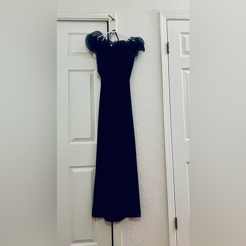 Elegant Navy Blue Evening Gown